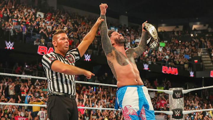 Jey Uso shocks Bron Breakker to win the Intercontinental Championship