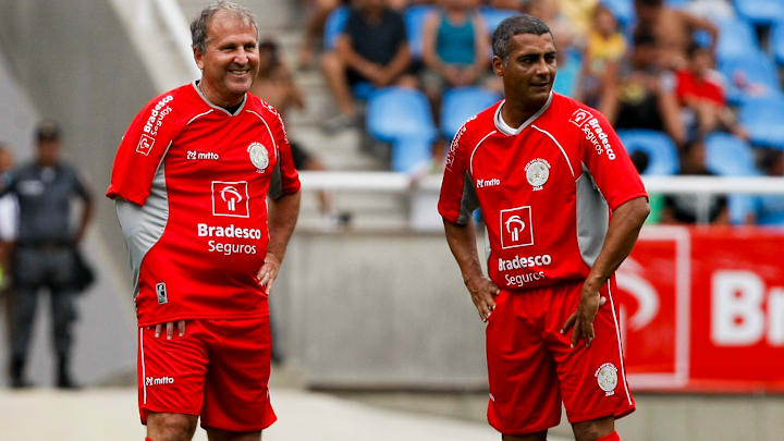 Romário e Zico retomaram a carreira depois de aposentados