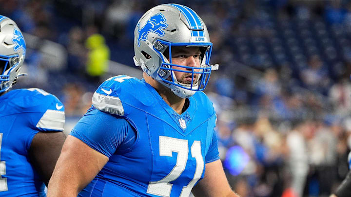 Detroit Lions guard Kevin Zeitler (71) warm up before the Tampa Bay Buccaneers game at Ford Field in Detroit on Sunday, September 15, 2024.