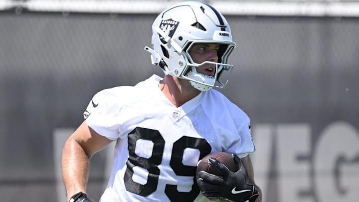 Jun 10, 2025; Henderson, NV, USA; Las Vegas Raiders tight end Brock Bowers (89) runs a drill during Las Vegas Raiders Minicamp at Intermountain Health Performance Center. Mandatory Credit: Candice Ward-Imagn Images