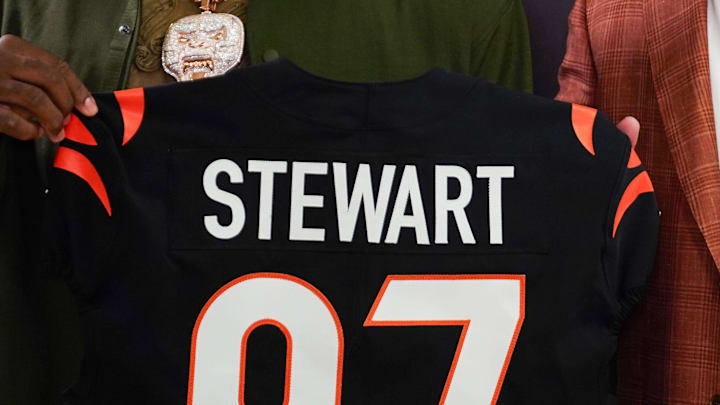 Cincinnati Bengals first-round draft pick Shemar Stewart, left, and head coach Zac Taylor, right, pose together ahead of a press conference, Friday, April 25, 2025, at Paycor Stadium in Downtown Cincinnati.