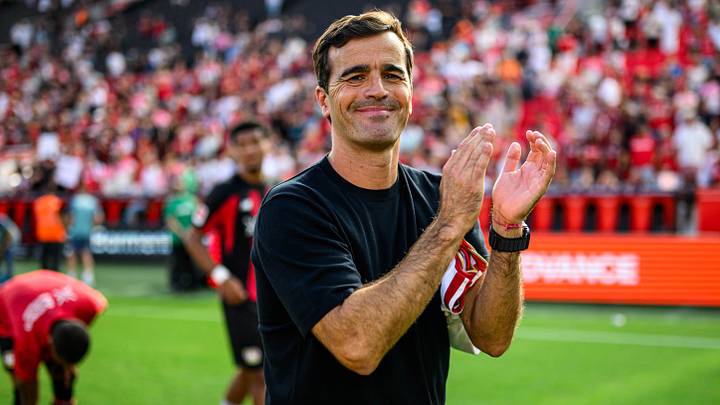 Bekommt Carles Martinez noch einen neuen Rechtsverteidiger? Bekommt Carles Martinez noch einen neuen Rechtsverteidiger?