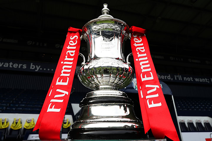 The FA Cup trophy. ถ้วยรางวัลเอฟเอคัพ