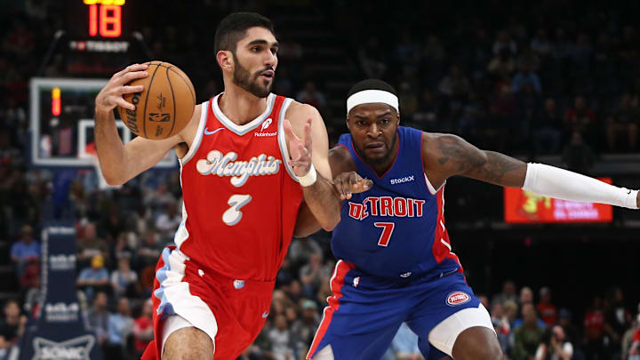 Nov 27, 2024; Memphis, Tennessee, USA; Memphis Grizzlies forward Santi Aldama (7) drives to the basket as Detroit Pistons forward Paul Reed (7) defends during the third quarter at FedExForum. Mandatory Credit: Petre Thomas-Imagn Images