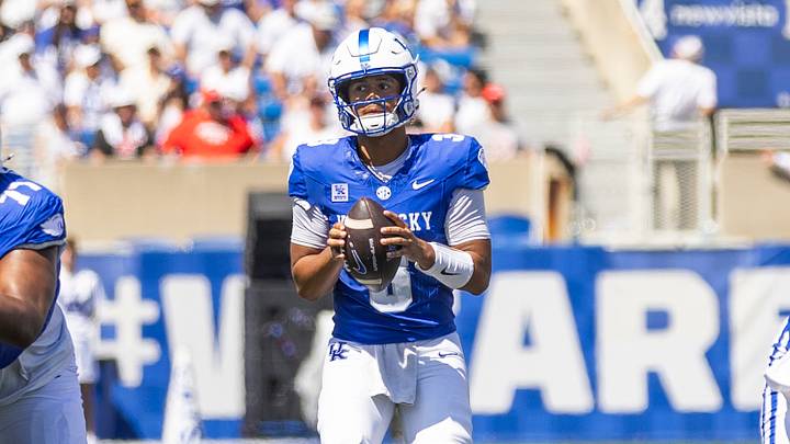 Sep 5, 2026; Lexington, Kentucky, USA; Kentucky Wildcats quarterback Kenny Minchey (3) looks for a pass during the first quarter against the Youngstown State Penguins at Kroger Field. Mandatory Credit: Arden Barnes-Imagn Images Sep 5, 2026; Lexington, Kentucky, USA; Kentucky Wildcats quarterback Kenny Minchey (3) looks for a pass during the first quarter against the Youngstown State Penguins at Kroger Field. Mandatory Credit: Arden Barnes-Imagn Images