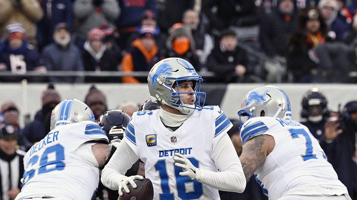 Detroit Lions quarterback Jared Goff (16) looks to pass the ball against the Chicago Bears at Soldier Field