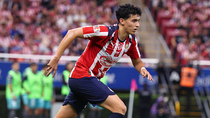 El mexicoamericano Richard Ledezma recibió doble tarjeta amarilla contra los Gallos Blancos El mexicoamericano Richard Ledezma recibió doble tarjeta amarilla contra los Gallos Blancos