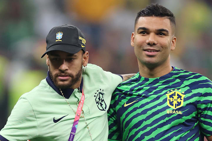 Neymar (left) and Casemiro.