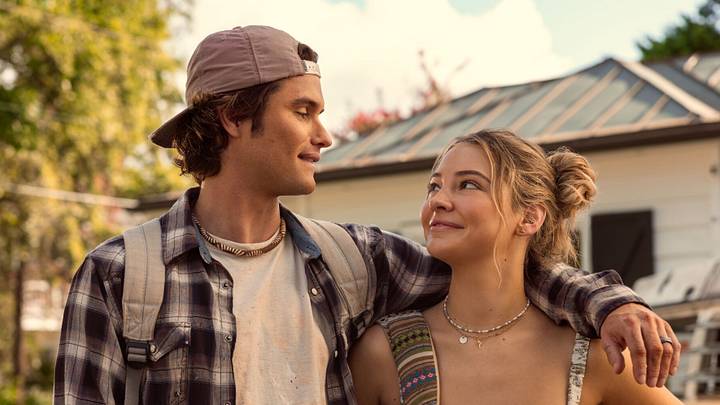 Outer Banks. (L to R) Chase Stokes as John B, Madelyn Cline as Sarah Cameron in episode 503 of Outer Banks. Cr. Jackson Lee Davis/Netflix © 2026 Outer Banks. (L to R) Chase Stokes as John B, Madelyn Cline as Sarah Cameron in episode 503 of Outer Banks. Cr. Jackson Lee Davis/Netflix © 2026