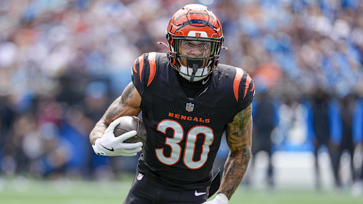 Sep 29, 2024; Charlotte, North Carolina, USA; Cincinnati Bengals running back Chase Brown (30) runs around end against the Carolina Panthers during 1st quarter at Bank of America Stadium. Mandatory Credit: Jim Dedmon-Imagn Images Sep 29, 2024; Charlotte, North Carolina, USA; Cincinnati Bengals running back Chase Brown (30) runs around end against the Carolina Panthers during 1st quarter at Bank of America Stadium. Mandatory Credit: Jim Dedmon-Imagn Images
