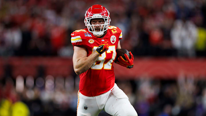 Travis Kelce juega como ala cerrada y debutó en la NFL en el 2013