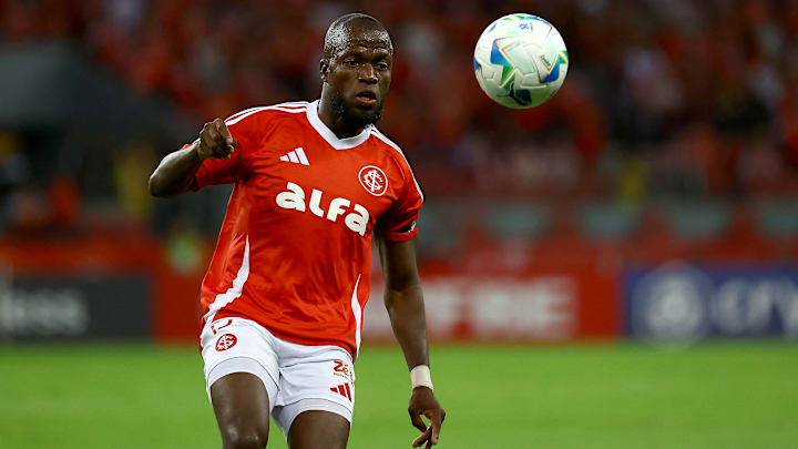 Valencia deve ser titular hoje no ataque do Inter