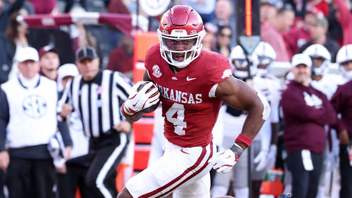 Nov 1, 2025; Fayetteville, Arkansas, USA; Arkansas Razorbacks running back Mike Washington Jr (4) rushes for a touchdown during the third quarter against the Mississippi State Bulldogs at Donald W. Reynolds Razorback Stadium. Bulldogs won 38-35. Mandatory Credit: Nelson Chenault-Imagn Images Nov 1, 2025; Fayetteville, Arkansas, USA; Arkansas Razorbacks running back Mike Washington Jr (4) rushes for a touchdown during the third quarter against the Mississippi State Bulldogs at Donald W. Reynolds Razorback Stadium. Bulldogs won 38-35. Mandatory Credit: Nelson Chenault-Imagn Images