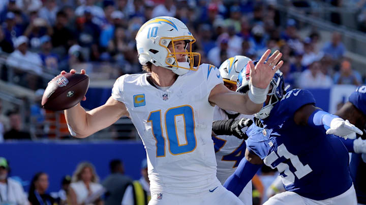 Los Angeles Chargers quarterback Justin Herbert (10).
