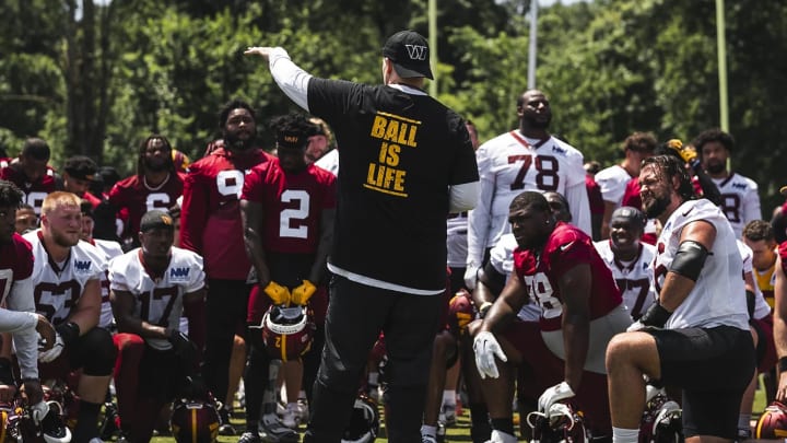 Washington Commanders head coach Dan Quinn addresses his team. 