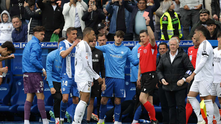Kylian Mbappé (center) left Real Madrid down a man for over 50 minutes. Kylian Mbappé (center) left Real Madrid down a man for over 50 minutes.