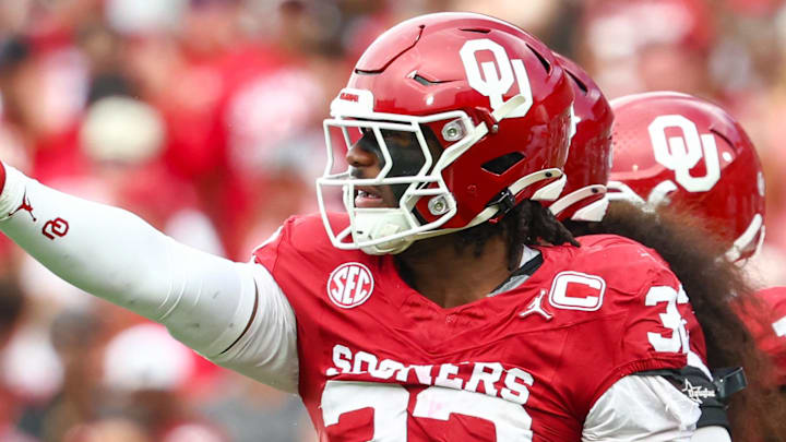 Oklahoma Sooners defensive lineman R Mason Thomas (32). Oklahoma Sooners defensive lineman R Mason Thomas (32).