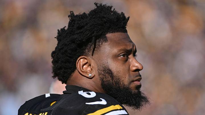 Dec 8, 2024; Pittsburgh, Pennsylvania, USA; Pittsburgh Steelers linebacker Patrick Queen (6) looks at the scoreboard during a game against the Cleveland Browns at Acrisure Stadium. Mandatory Credit: Barry Reeger-Imagn Images