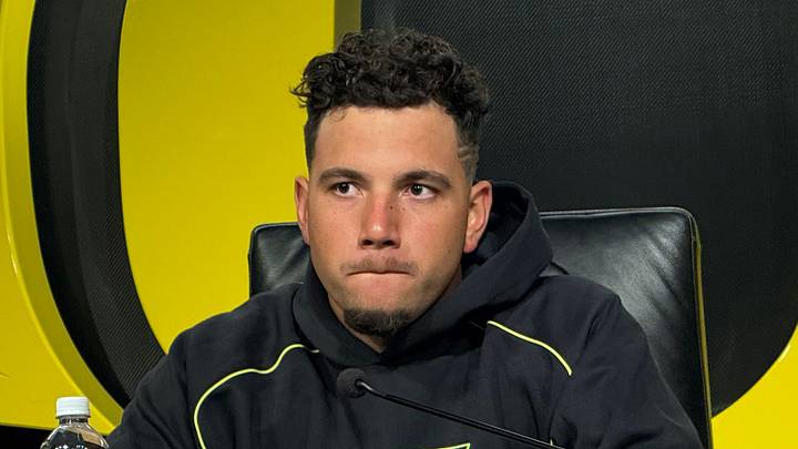 Oregon Ducks quarterback Dylan Raiol Oregon Ducks quarterback Dylan Raiol