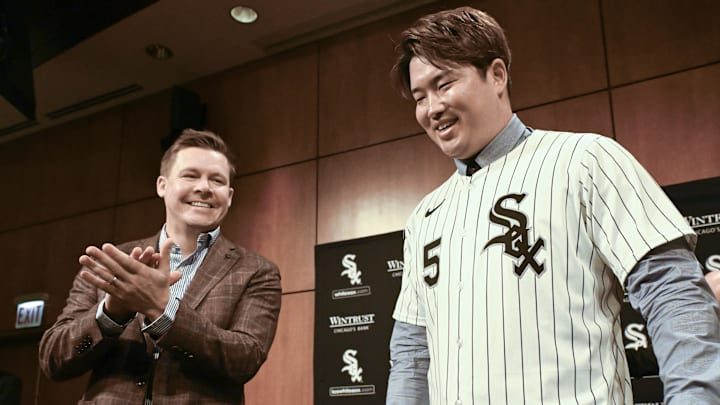 New Chicago White Sox infielder Munetaka Murakami, right, dons his jersey with general manager Chris Getz, left, during a press conference where he was introduced at Rate Field.