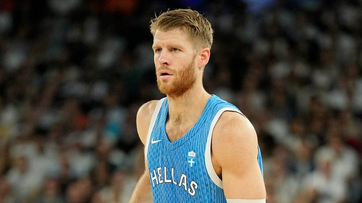 Aug 6, 2024; Paris, France; Greece point guard Thomas Walkup (0) controls the ball against Germany during a men’s basketball quarterfinal game during the Paris 2024 Olympic Summer Games at Accor Arena. Mandatory Credit: Kyle Terada-USA TODAY Sports Aug 6, 2024; Paris, France; Greece point guard Thomas Walkup (0) controls the ball against Germany during a men’s basketball quarterfinal game during the Paris 2024 Olympic Summer Games at Accor Arena. Mandatory Credit: Kyle Terada-USA TODAY Sports