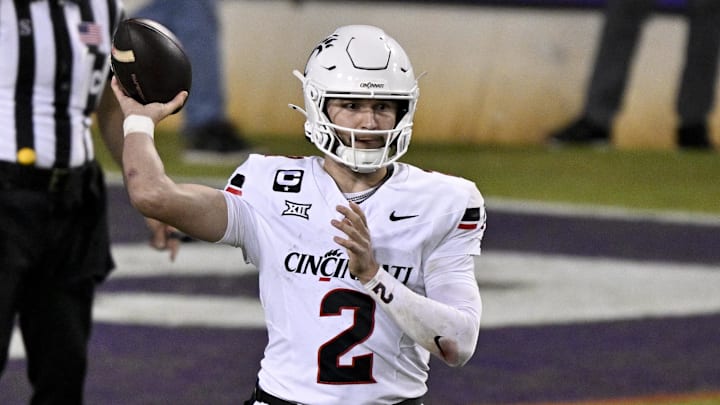 Former Cincinnati Bearcats quarterback Brendan Sorsby (2) throws the ball during the second half against the TCU Horned Frogs at Amon G. Carter Stadium. 
