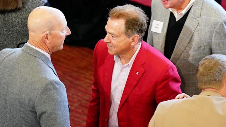 There's trouble in "paradise" between Nick Saban-era Alabama players and current members of the Crimson Tide locker room