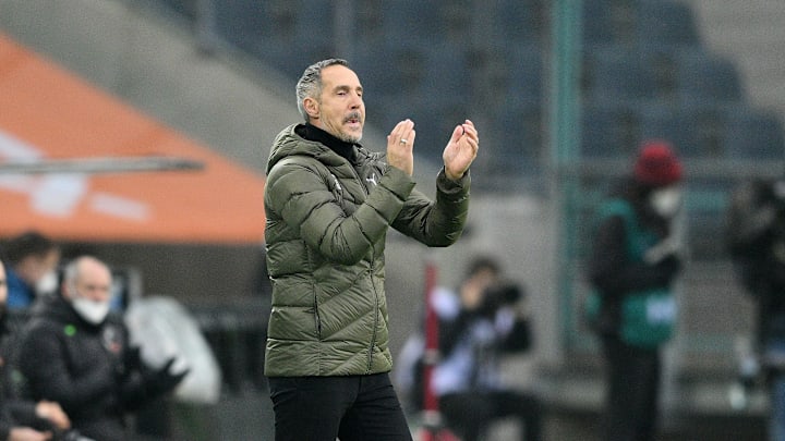 Sitzt nach überstandener Coronainfektion wieder auf der Trainerbank: Adi Hütter