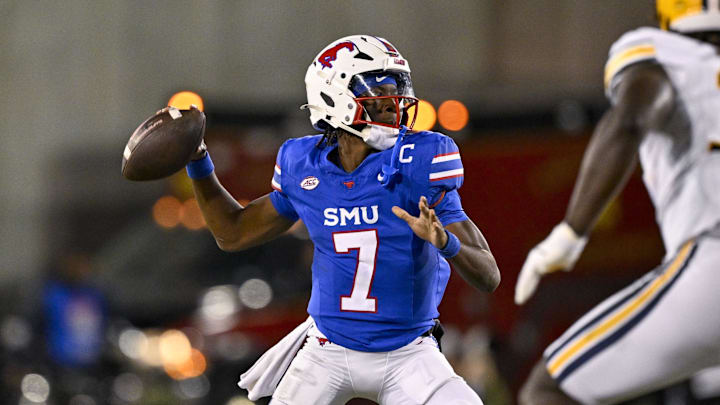 Nov 30, 2024; Dallas, Texas, USA; Southern Methodist Mustangs quarterback Kevin Jennings (7) passes for a touchdown to running back Brashard Smith (not pictured) during the second half at Gerald J. Ford Stadium. 
