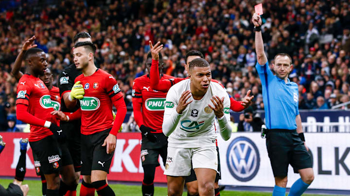 Kylian Mbappé tras ser expulsado en el partido del PSG contra el Stade Rennais