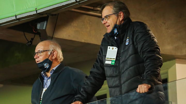 Romildo e Herrmann não conseguem solucionar os problemas azuis