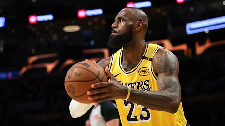 LeBron James promedia 25.0 puntos en su séptima temporada con Los Angeles Lakers
