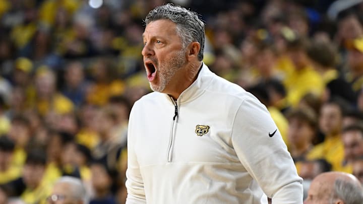 Oakland Golden Grizzlies head coach Greg Kampe yells 