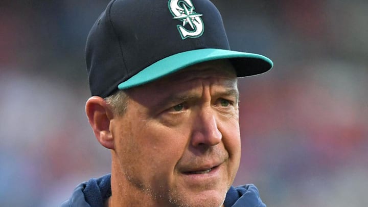 Seattle Mariners manager Dan Wilson (6) walks to the dugout against the Philadelphia Phillies at Citizens Bank Park on Aug. 19. Seattle Mariners manager Dan Wilson (6) walks to the dugout against the Philadelphia Phillies at Citizens Bank Park on Aug. 19.