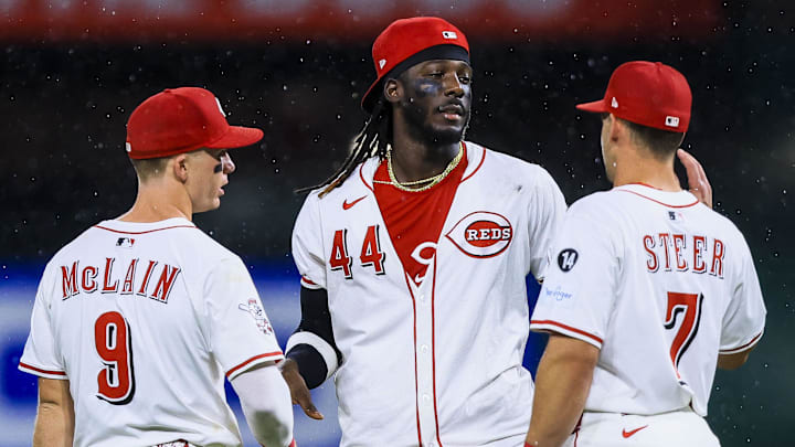Cincinnati Reds shortstop Elly De La Cruz (44) high fives