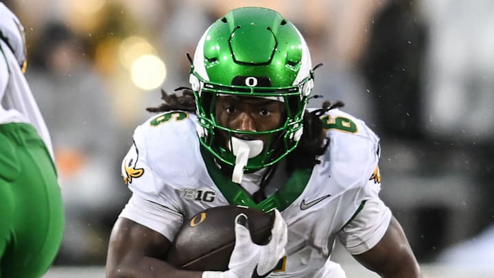 Nov 8, 2025; Iowa City, Iowa, USA; Oregon Ducks running back Noah Whittington (6) runs the ball against the Iowa Hawkeyes during the second quarter at Kinnick Stadium.