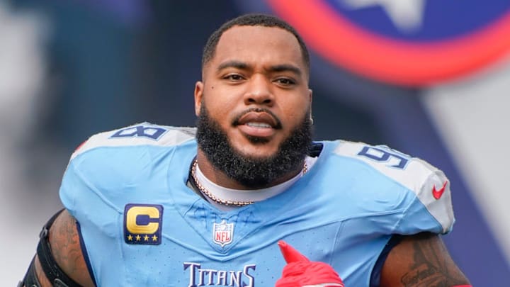 Tennessee Titans defensive tackle Jeffery Simmons takes the field before the game against the Indianapolis Colts.