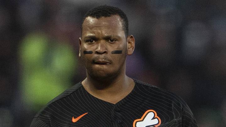 San Francisco Giants first baseman Rafael Devers (16).