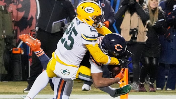 Chicago Bears wide receiver D.J. Moore catches the game-winning touchdown against Green Bay Packers cornerback Keisean Nixon.