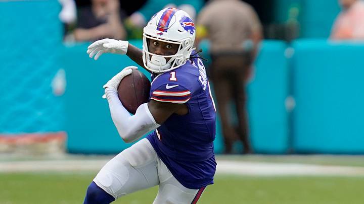 Nov 9, 2025; Miami Gardens, Florida, USA; Buffalo Bills wide receiver Curtis Samuel (1) runs during the second half against the Miami Dolphins at Hard Rock Stadium. Mandatory Credit: Jeff Romance-Imagn Images Nov 9, 2025; Miami Gardens, Florida, USA; Buffalo Bills wide receiver Curtis Samuel (1) runs during the second half against the Miami Dolphins at Hard Rock Stadium. Mandatory Credit: Jeff Romance-Imagn Images