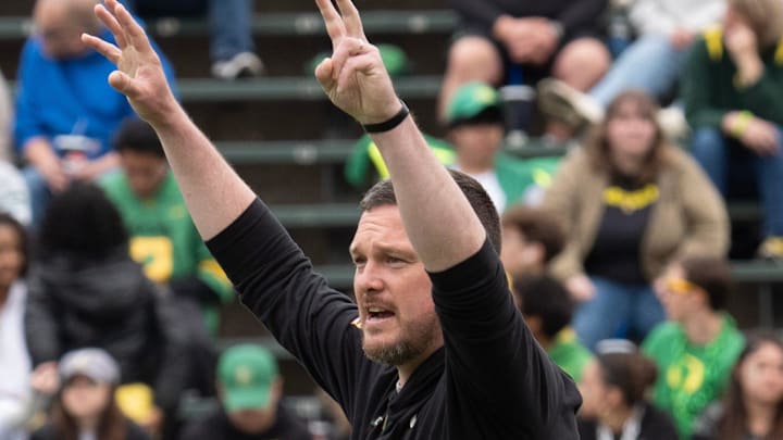 Oregon coach Dan Lanning rallies his team during warmups before the Oregon Spring game at Autzen in Eugene April 26, 2025