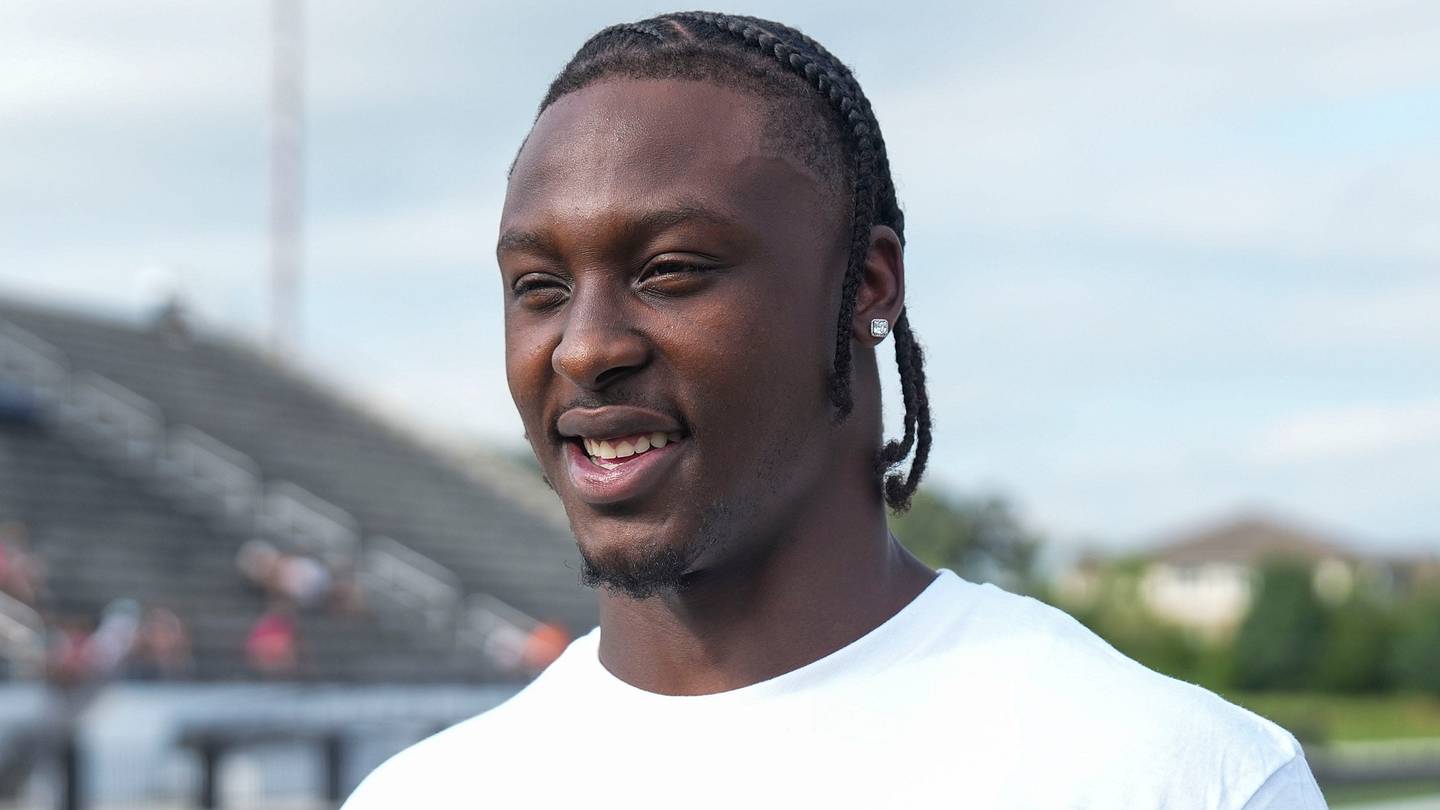 Tennessee Football Legend Erik Ainge Reacts to Faizon Brandon Being Named the Starter