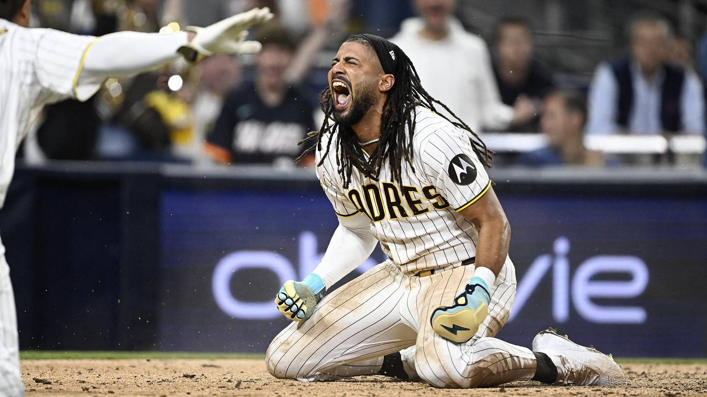 Padres Look Like World Series Contender in Game 1 Blowout of Cubs