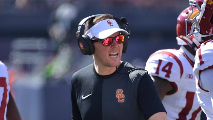 Sep 27, 2025; Champaign, Illinois, USA; Southern California Trojans head coach Lincoln Riley talks with players during the first half against the Illinois Fighting Illini at Memorial Stadium. Mandatory Credit: Ron Johnson-Imagn Images Sep 27, 2025; Champaign, Illinois, USA; Southern California Trojans head coach Lincoln Riley talks with players during the first half against the Illinois Fighting Illini at Memorial Stadium. Mandatory Credit: Ron Johnson-Imagn Images