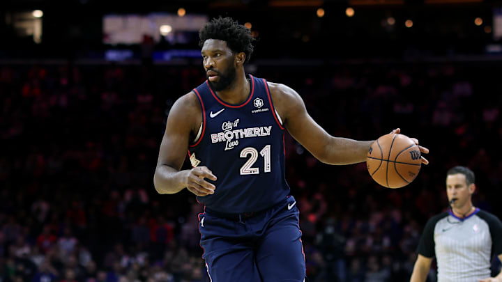 Los 76ers creen que Joel Embiid necesita otra estrella a su lado dada la partida de James Harden, cambiado a los Clippers