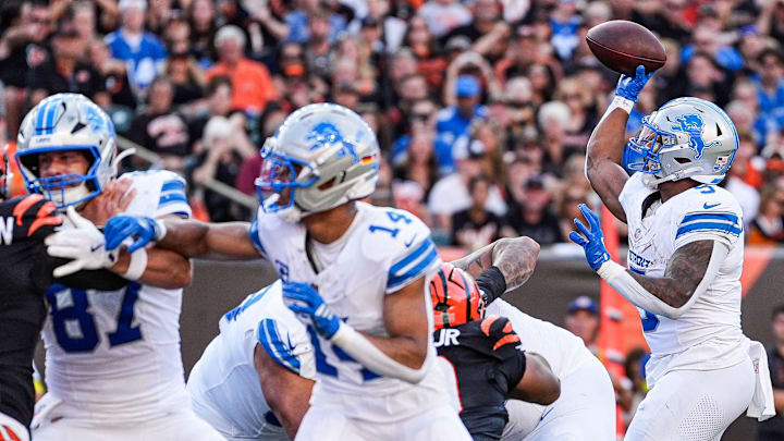 Detroit Lions running back David Montgomery (5) makes a pass against Cincinnati Bengals during the first half Detroit Lions running back David Montgomery (5) makes a pass against Cincinnati Bengals during the first half