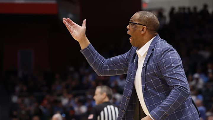 Mar 18, 2025; Dayton, OH, USA; North Carolina Tar Heels head coach Hubert Davis coaches in the first half against the San Diego State Aztecs at UD Arena. Mandatory Credit: Rick Osentoski-Imagn Images Mar 18, 2025; Dayton, OH, USA; North Carolina Tar Heels head coach Hubert Davis coaches in the first half against the San Diego State Aztecs at UD Arena. Mandatory Credit: Rick Osentoski-Imagn Images