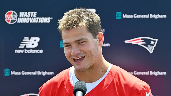 New England Patriots quarterback Drake Maye (10) 