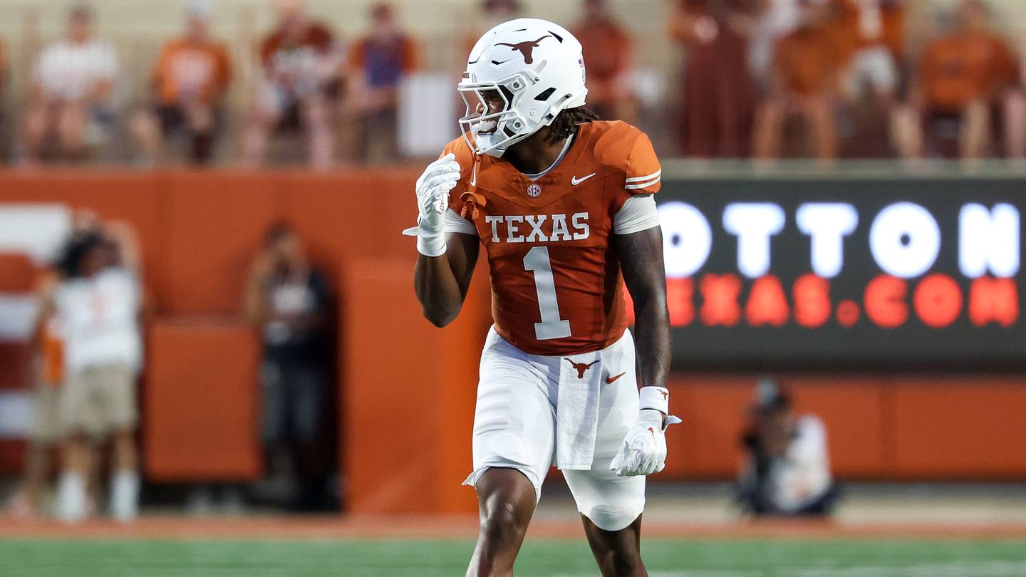 Texas maintains No. 1 ranking in AP Top 25 Poll despite questions that emerged in Week 3