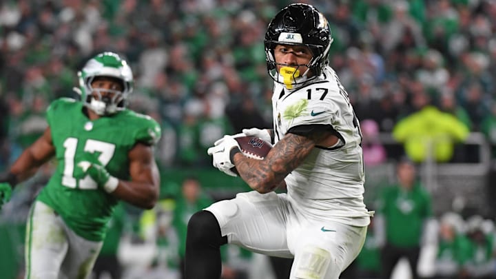 Nov 3, 2024; Philadelphia, Pennsylvania, USA; Jacksonville Jaguars tight end Evan Engram (17) makes a catch against the Philadelphia Eagles at Lincoln Financial Field. Nov 3, 2024; Philadelphia, Pennsylvania, USA; Jacksonville Jaguars tight end Evan Engram (17) makes a catch against the Philadelphia Eagles at Lincoln Financial Field.